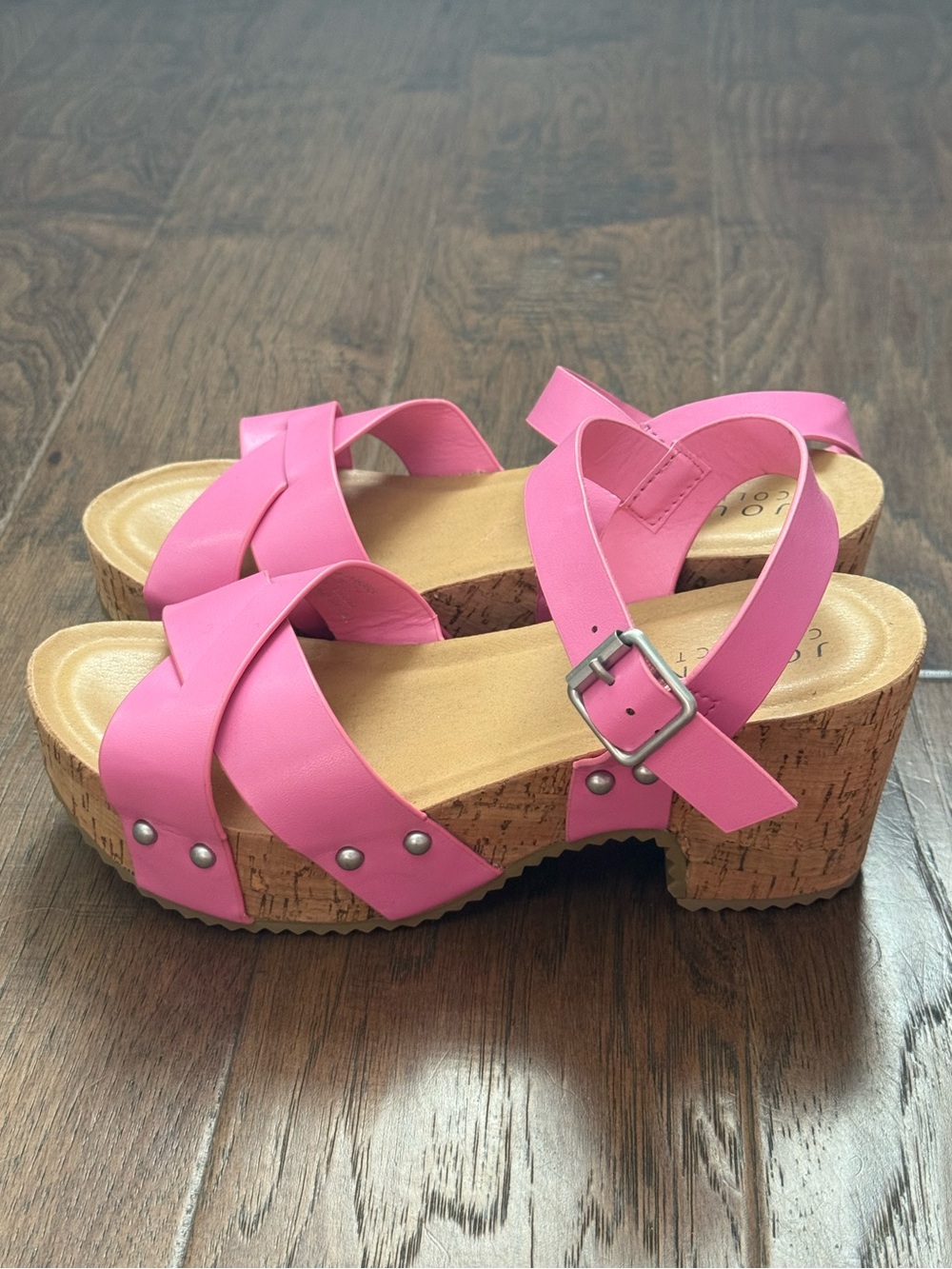 NWOT Women’s Journee Collection Bright Pink Platform Sandals size 7